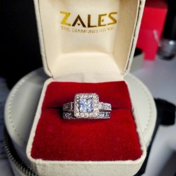 Lovely Vintage Style Princess Cut Halo Wedding Ring Set - Picture 7 of 10